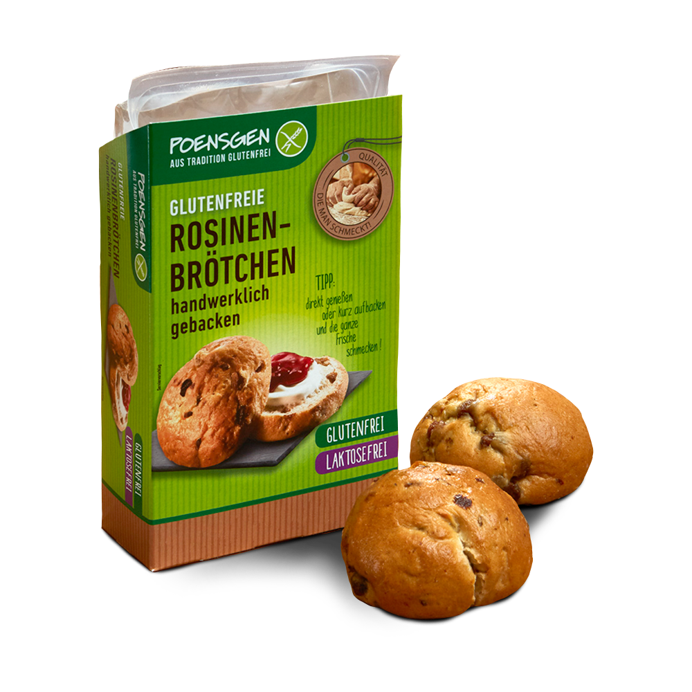 Zwei goldbraune runde Rosinenbrötchen mit sichtbaren Rosinen neben der Produktverpackung mit grünem Schuber