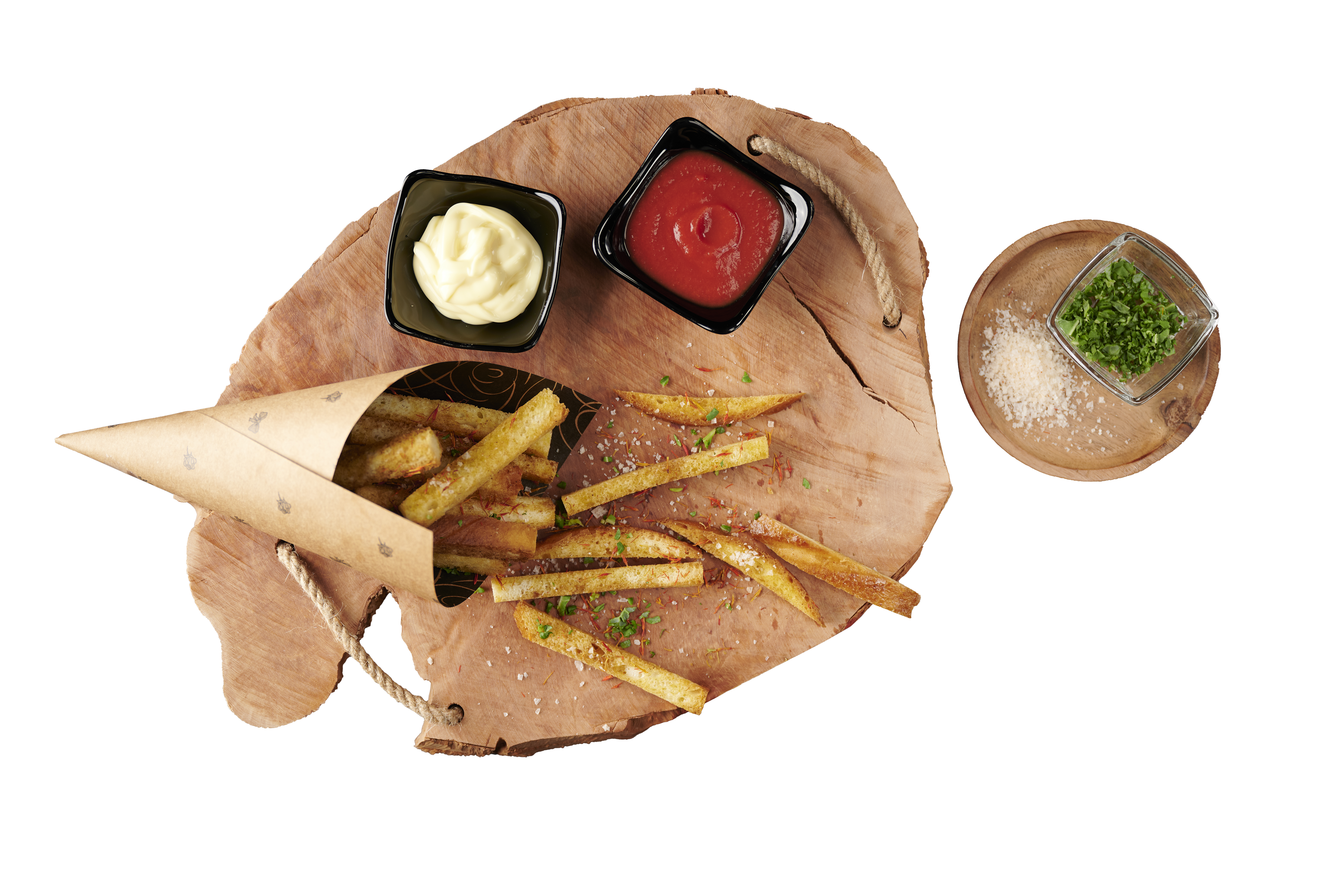 Bild zum Rezept für krosse Brot-Pommes Zu dünnen Pommes geschnittenes Brot, angerichtet in einer Pommestüte auf einem Holzbrett mit Ketchup, Mayo und Gewürzen
