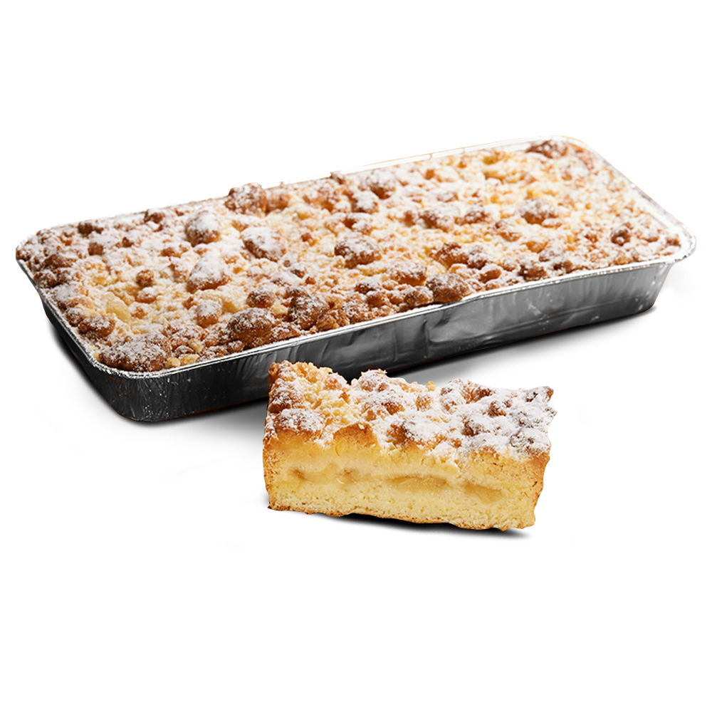 glutenfreier Apfelstreuselkuchen mit Puderzucker von Poensgen in kastenförmiger Aluschale, ein Stück Apfelstreuselkuchen liegt davor