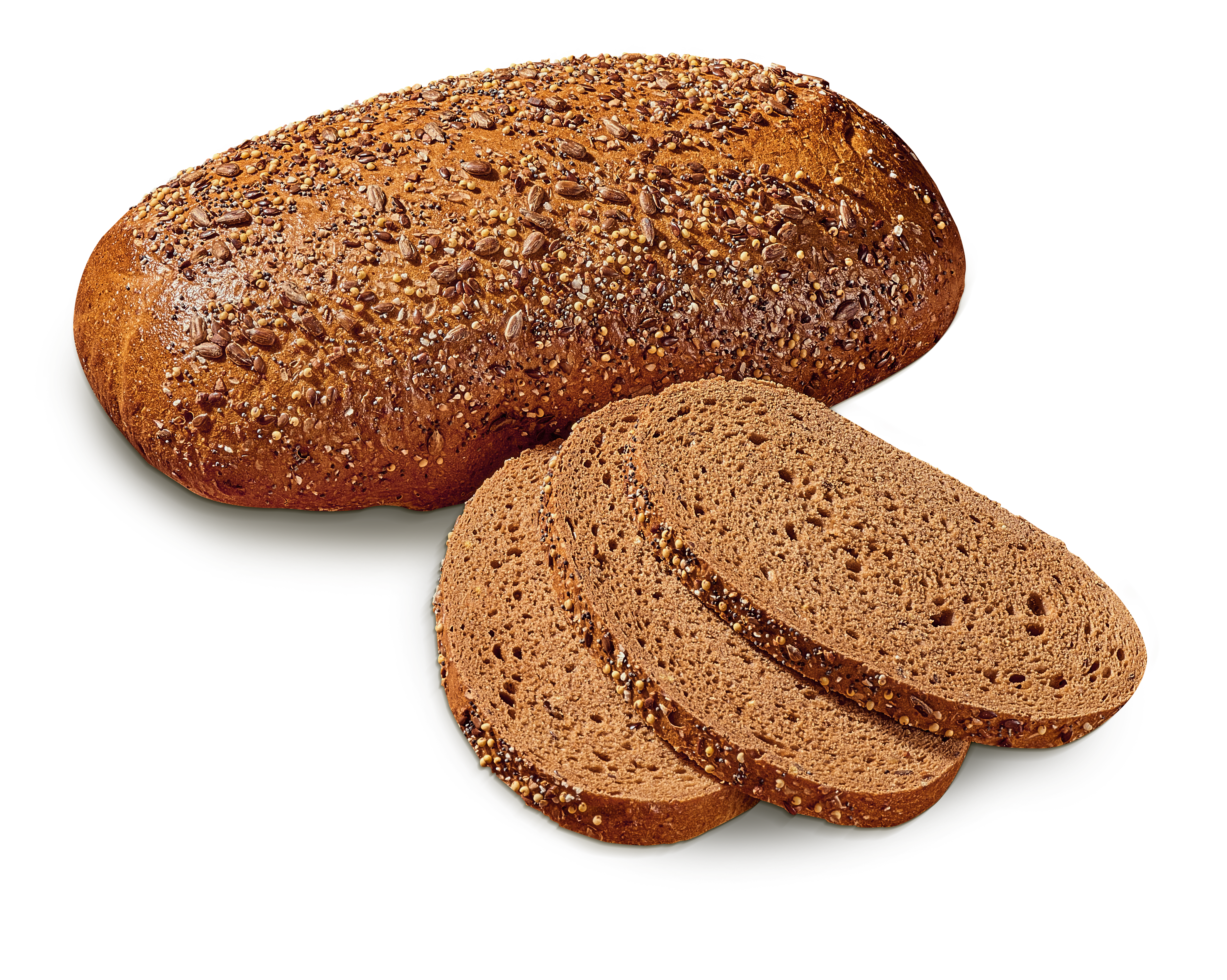 Ein ovaler Laib frische, glutenfreie Körnerkruste, daneben drei Scheiben Körnerbrot 