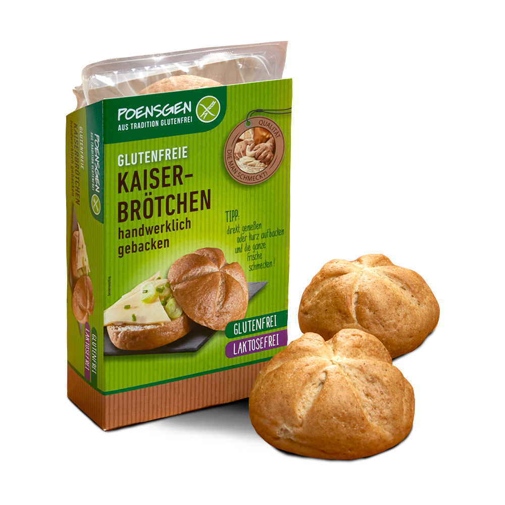 Zwei goldbraun gebackene glutenfreie, laktosefreie Kaiserbrötchen neben der Poensgen Produktpackung